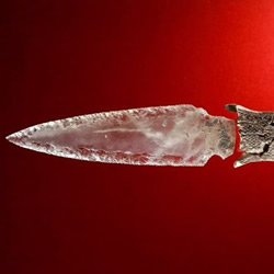 西班牙发现有5000年历史的手工打造水晶匕首